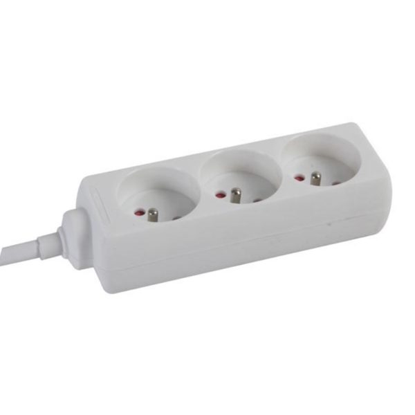 Stekkerdoos, 3 stopcontacten met penaarde (type E), kabel 1.5 m, 3G1.5, wit