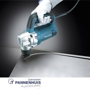 Makita JN3201J Knabbelschaar 710W 3,2mm + MAKPAC